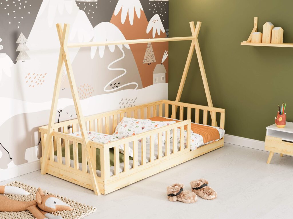 Drewniane łóżko tipi dla dziecka lakierowane lakierem bezbarwnym.